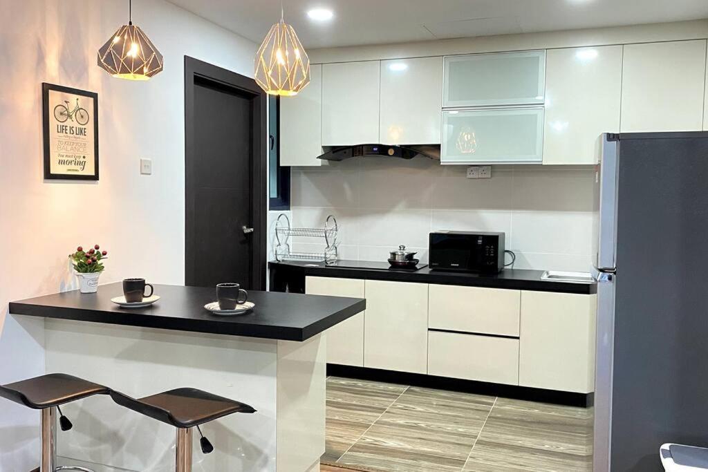 #2.1 Jazz Suites Large Bed Vivacity Kuching 3Rooms Bagian luar foto